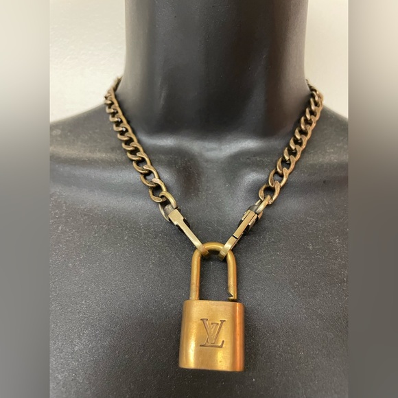 Last one- Authentic Louis Vuitton lock necklace-No key - Picture 3 of 3